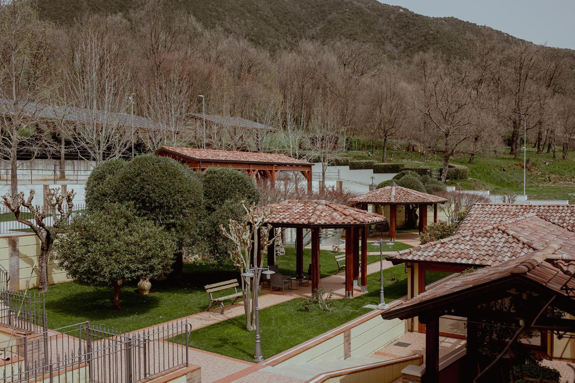 San Raffaele Hotel Restaurant & Resort Castelluccio Superiore Exterior foto